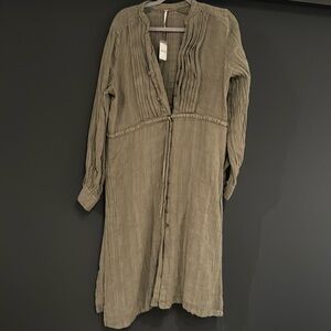 Free people long sleeve linen dress olive dress side slit brand new! Button down